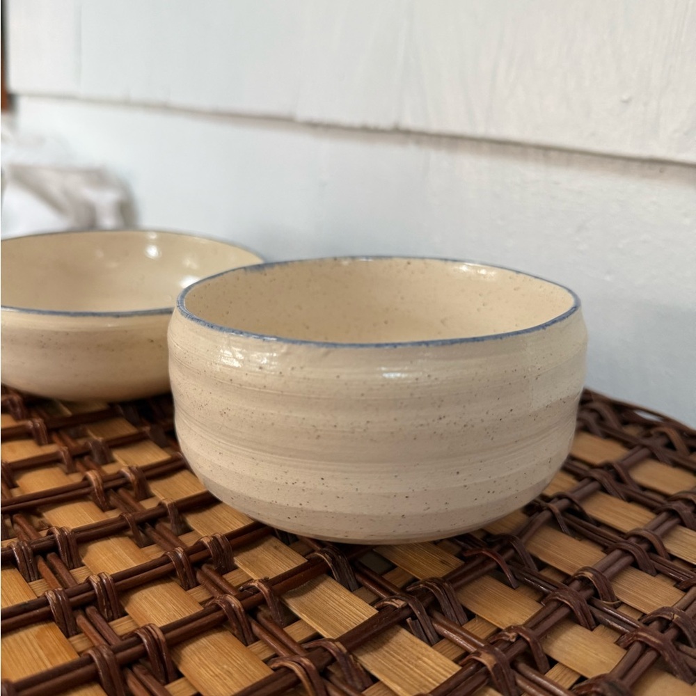 Set of 3 vintage 90s speckled cream with blue rim studio pottery Mug and bowls - Picture 12 of 12